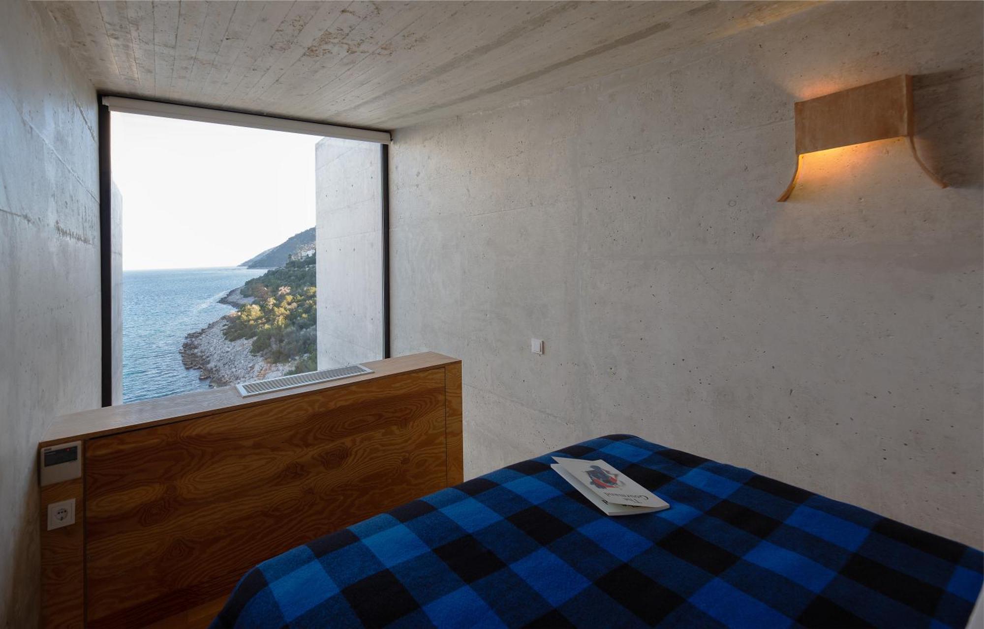 Villa Laspi / Petres *